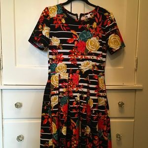 Lularoe amelia dress size small striped black white w/ red yellow blue roses